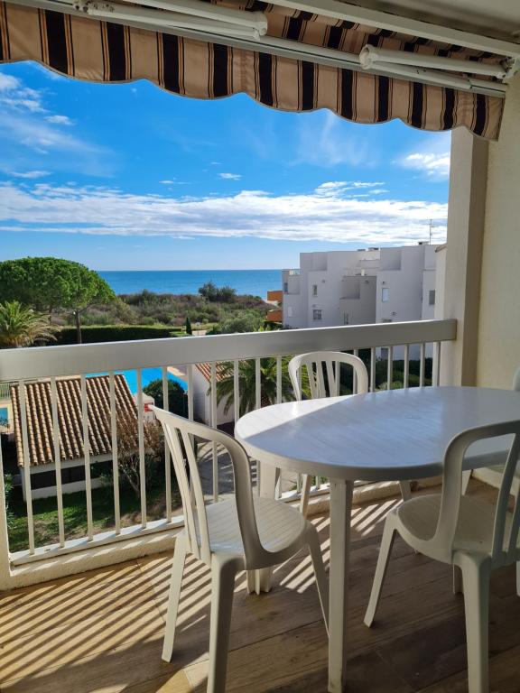 MAGNIFIQUE vue mer pour ce T2 avec piscine - 4