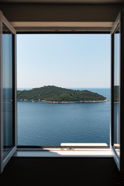 None Nada, Dubrovník