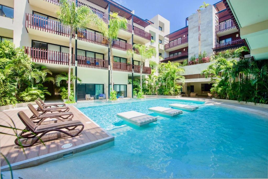 Beautiful Location, Large Pool and Fast 150mg Wifi, Playa del Carmen