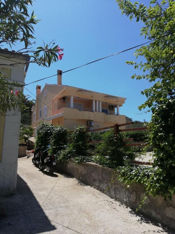 Apartments Marijan, Veli Rat