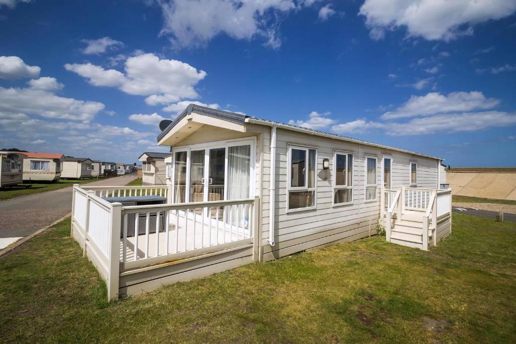 Beautiful 6 Berth Caravan By The Beach In Suffolk Ref 40076Nd, Lowestoft
