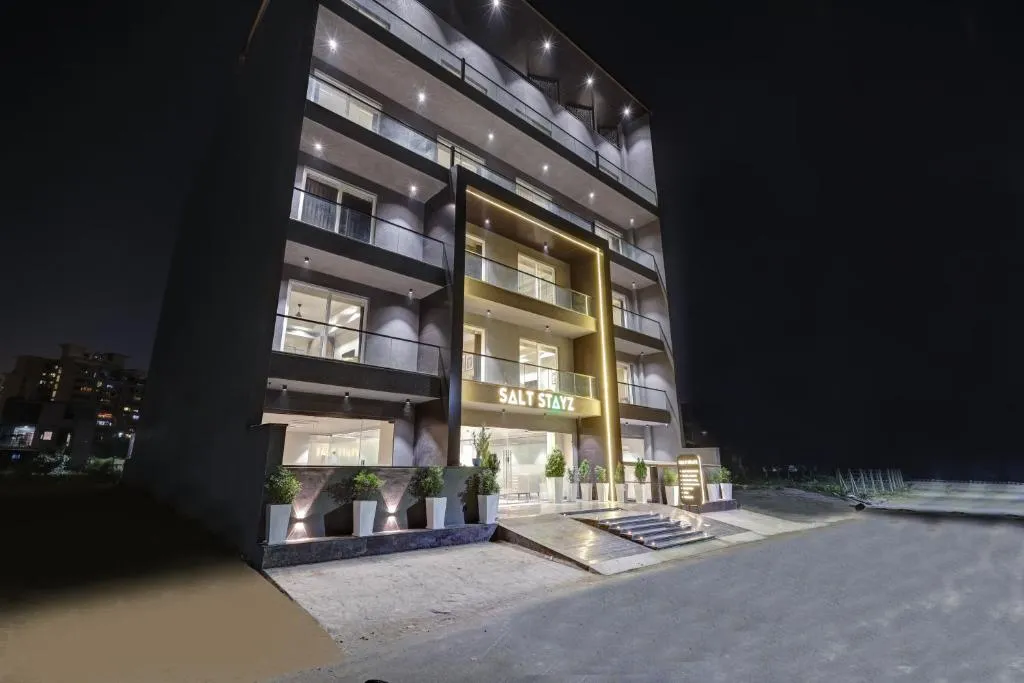 Saltstayz Premier - Golf Course Road & Sector 42，位于古尔冈的酒店