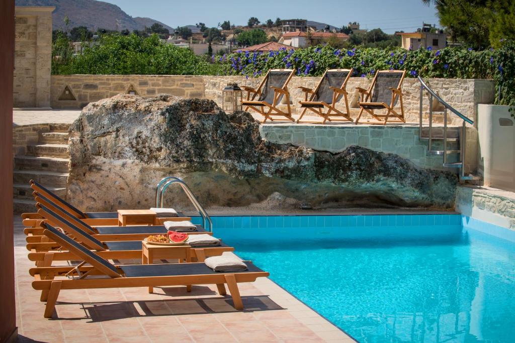 Phaistos Villas - Crete Poolside Luxury Retreats, Sívas