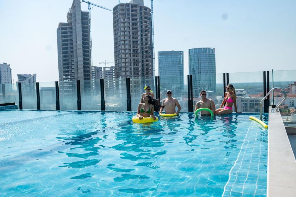 Suite tecnológica y moderna - 1