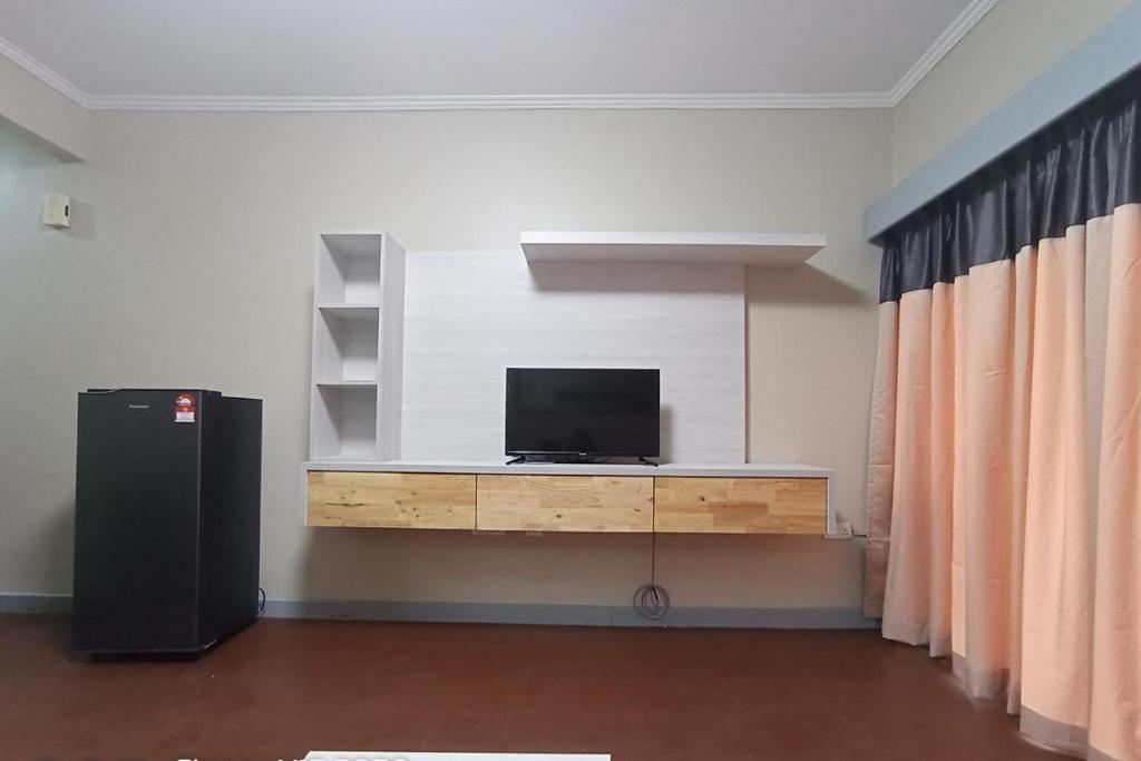 Shared lounge/TV area