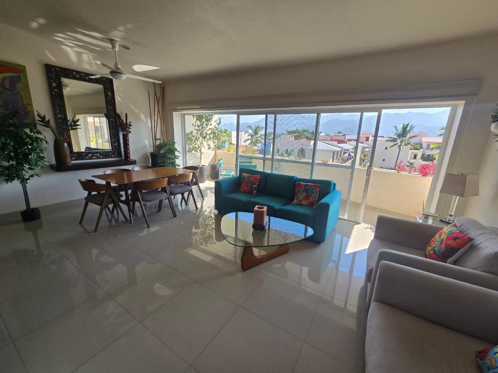 2BR condo in excellent location next to the beach - 2