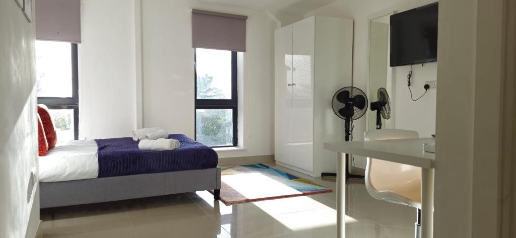 MPL Ensuites with kitchenettes Suites - Leeds City - Netflix & WIFI- First Direct & 02 Arena- LGI Hospital & Uni 5 Mins, Leeds