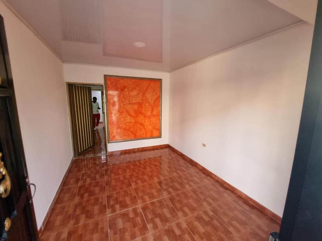 Apartamento primer piso con puerta independiente y sistema de seguridad - 3
