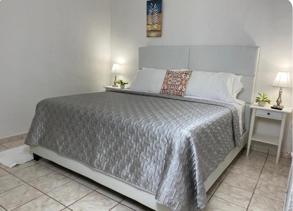 Shalex House 3, Carolina