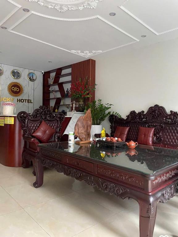 LUCKY HẠ LONG H0TeL