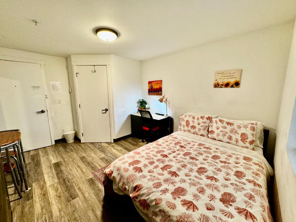 Micro Studio Apartment 10 Minutes Walk to University of Washington, Seattle