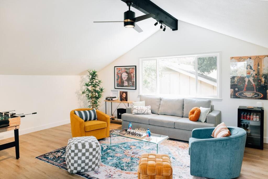 Q2 Stadium Domain Downtown Pool Game Loft, Austin