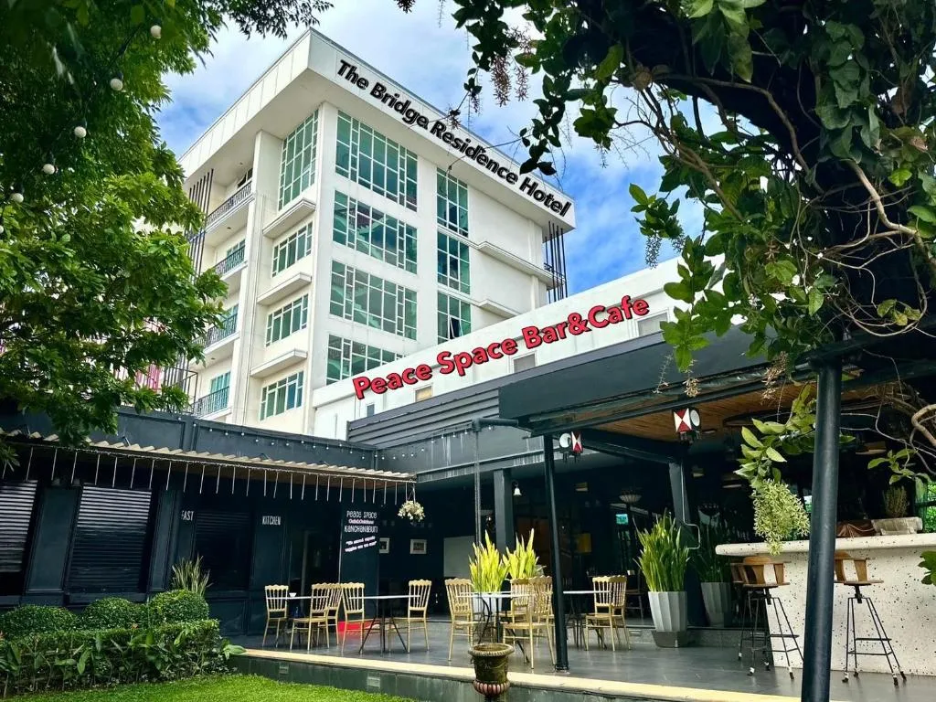 The Bridge Residence Hotel, hotel in Kanchanaburi