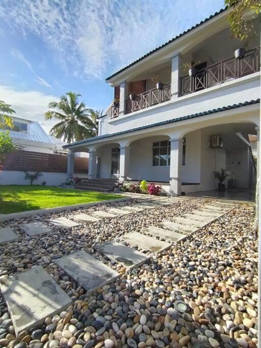 Beach Hive, Blue Bay