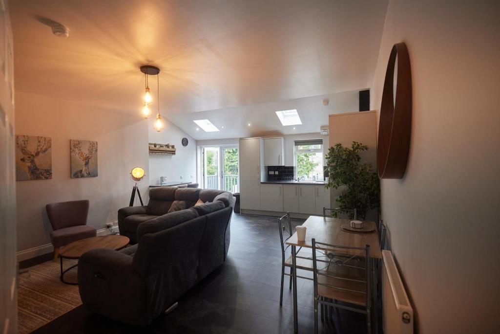 A Stunning And Slick Escape, Stonehouse