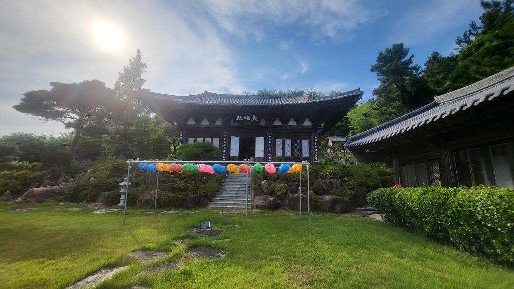 Pet Friendly Hanok Temple Stay, Goheung