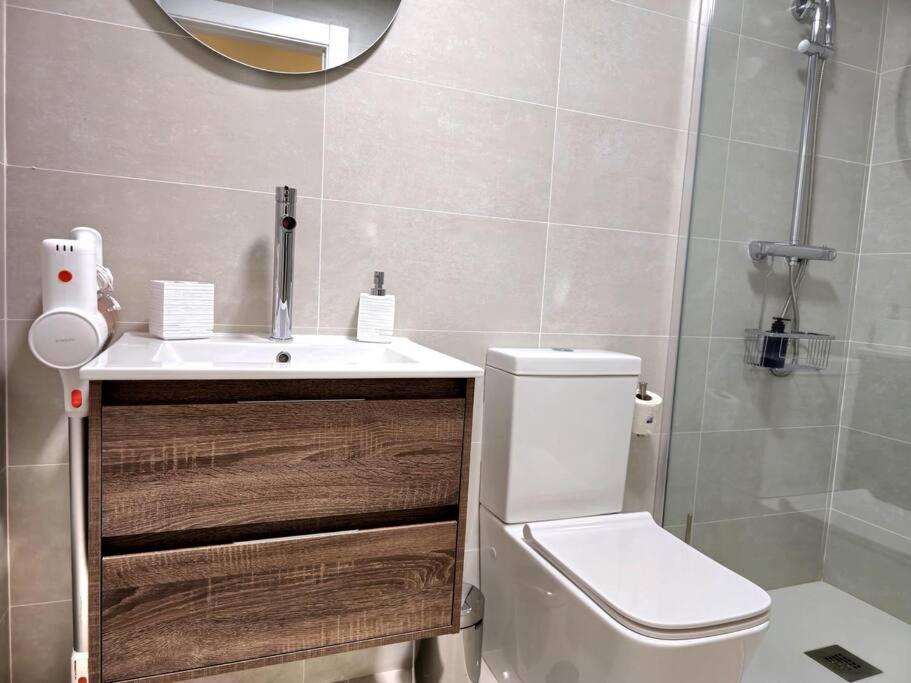 Samuel Luxury 2bedroom Apartment, Large patio, free wifi and private parking BY NAMASTE ELITE - 3