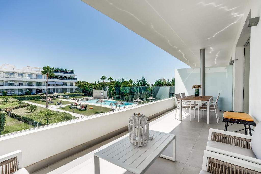 Bel Air Estepona - Modern 2BR Apartment With Terrace, Pool and Close To The Beach - 2