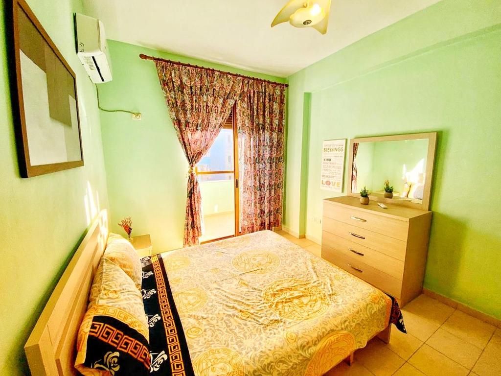 Emperius Searoom, Durrës