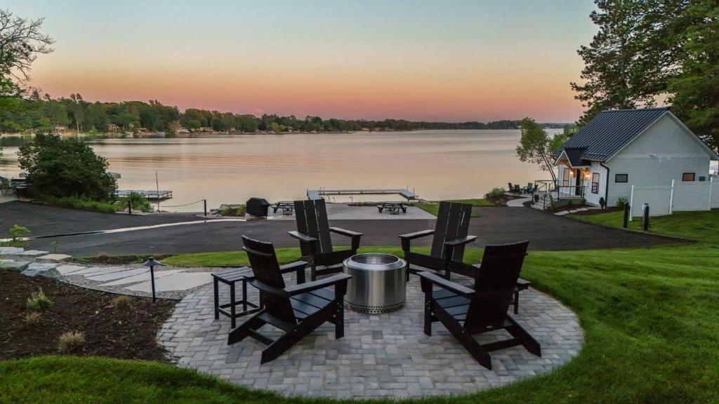 Cottage by the lake, Traverse City