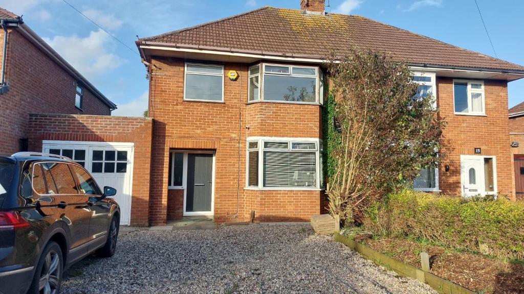 Entire House-Long Stays in Gloucester-Contractors- Families, Down Hatherley