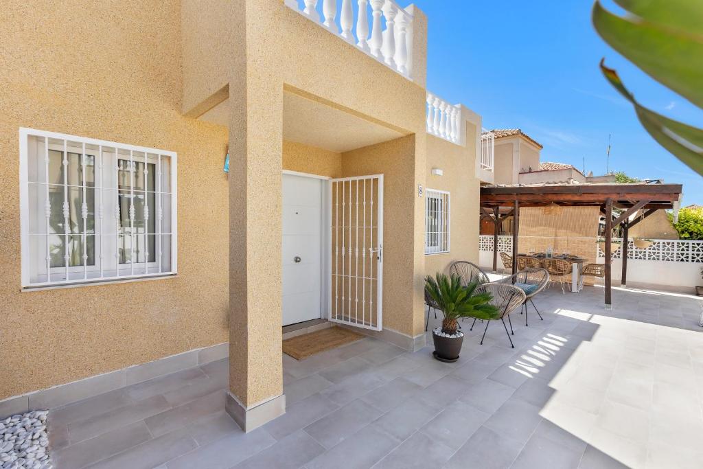 Bungalow Dolce Vita con piscina comunitaria en Torrevieja - 4