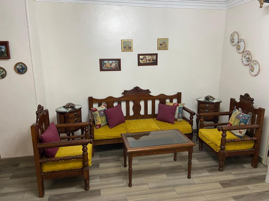 nora's apartment, Káhira