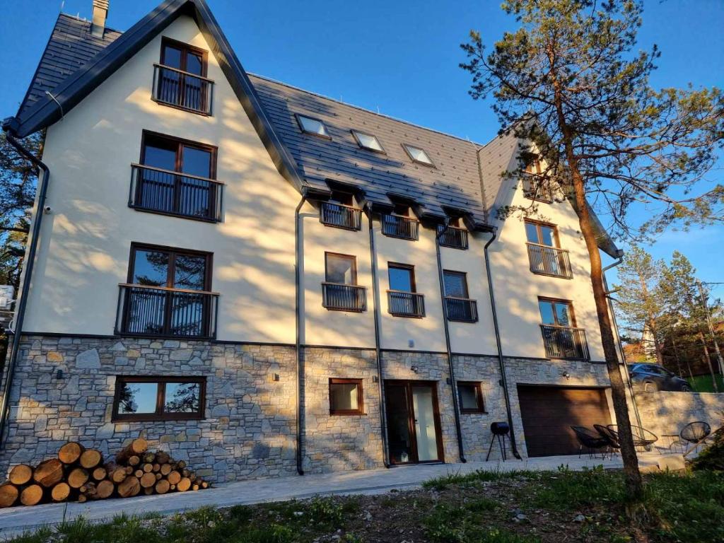 HedoNik Divčibare, Divčibare