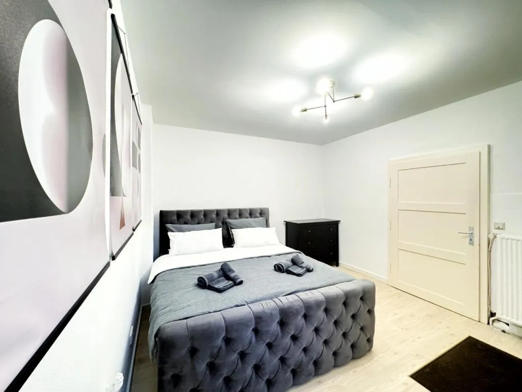 HolidayHome Apartments I Spacious 130qm Apartment Near Berlins Top Sights, Hotel in Berlin