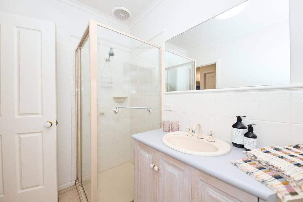 Cheerful Beachside Shack, Torquay