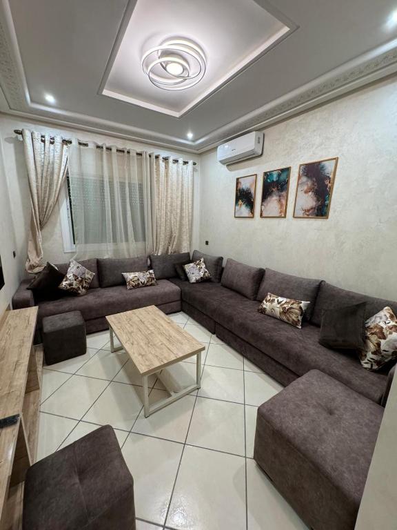 Appartmojonera 306, Beni Touzine