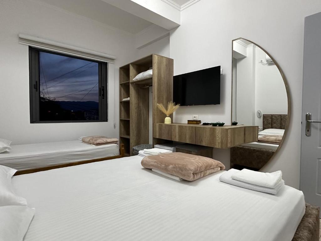 Lola's Rooms, Gjirokastër