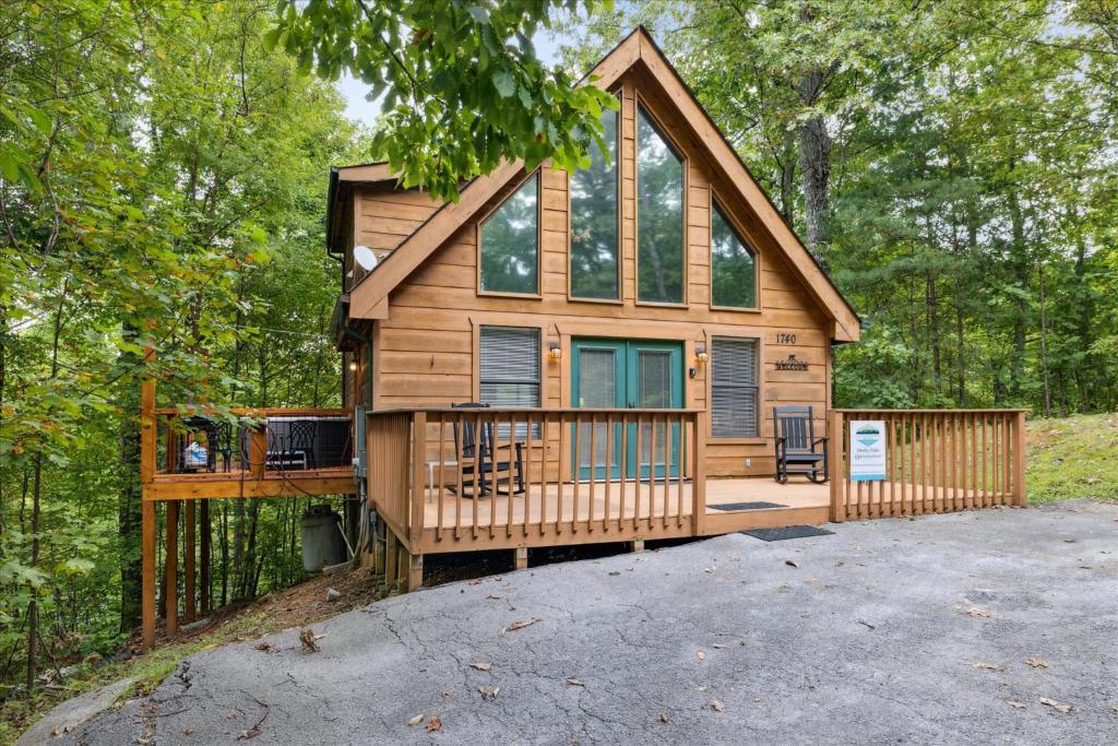 Cozy Rustic A-Frame, Hot Tub - Smoky Oaks, Sevierville