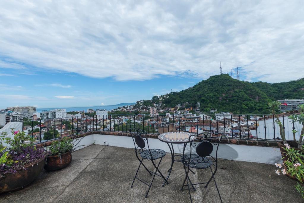 Charming 2BDR Romantic Zone Pool with View - 4