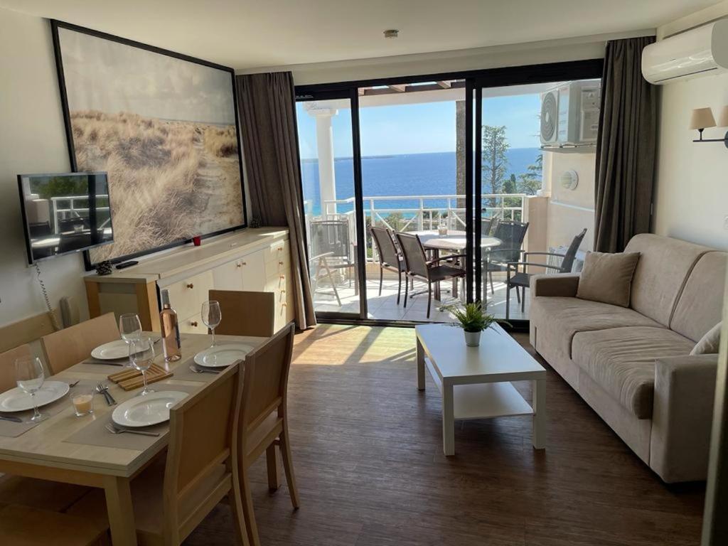 Stunning condo with SEA VIEW Balcony & SWIMMING POOL - 2