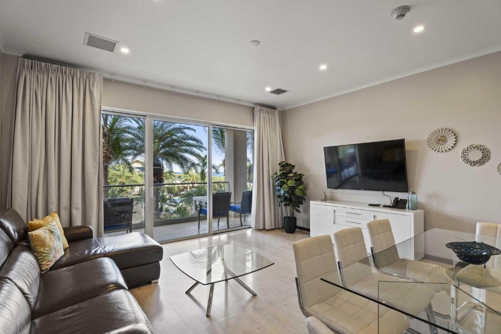 Eagle Beach - Famiglia Serena 3BR condo - LV202, Palm-Eagle Beach