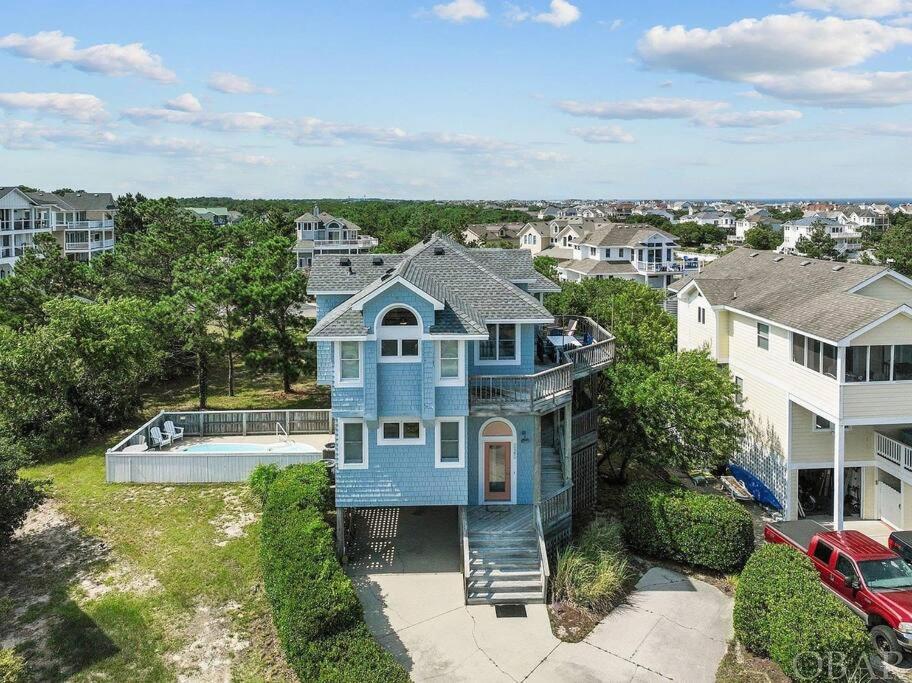 Kasita Barceló, Corolla