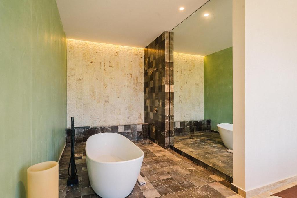 Deluxe Design 3BR with Pool, SPA, Gym, Kids Area - 4