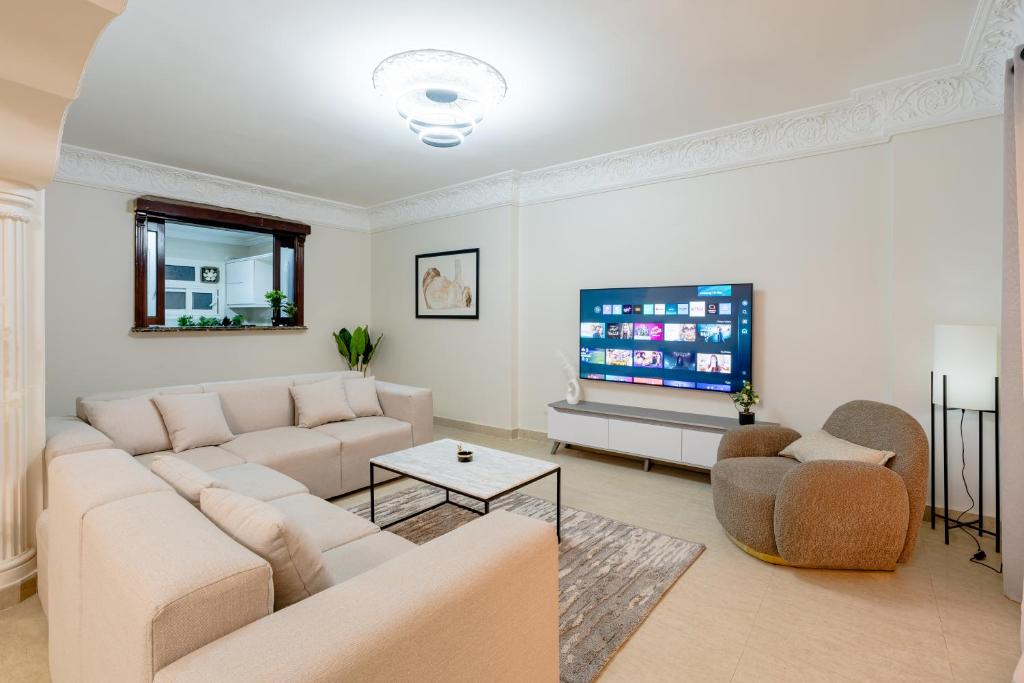 Luxurious Duplex Central Cairo with Side Nile View, Káhira