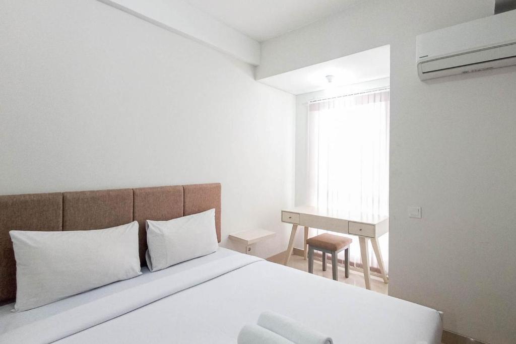 Modern Studio at Barsa City Apartment By Travelio, Seturan