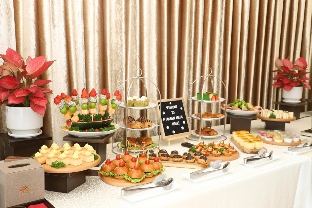 Golden Lotus Hotel Da Nang &#8211; Rooftop Bar Sea View