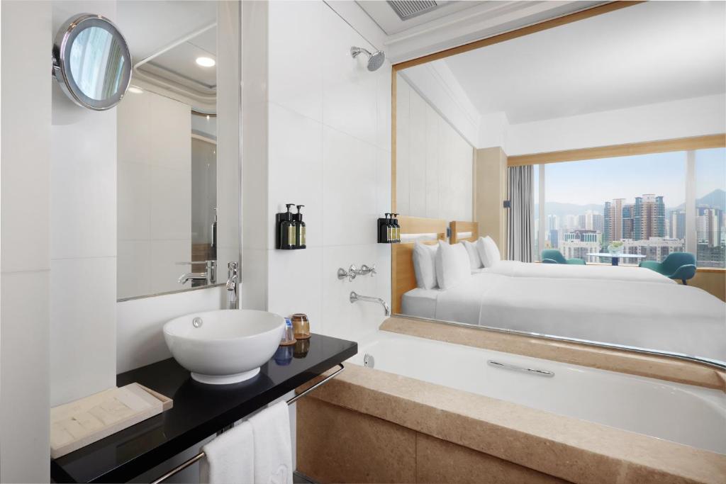 Nina Hotel Tsuen Wan West — Hotel rooms in Tsuen Wan