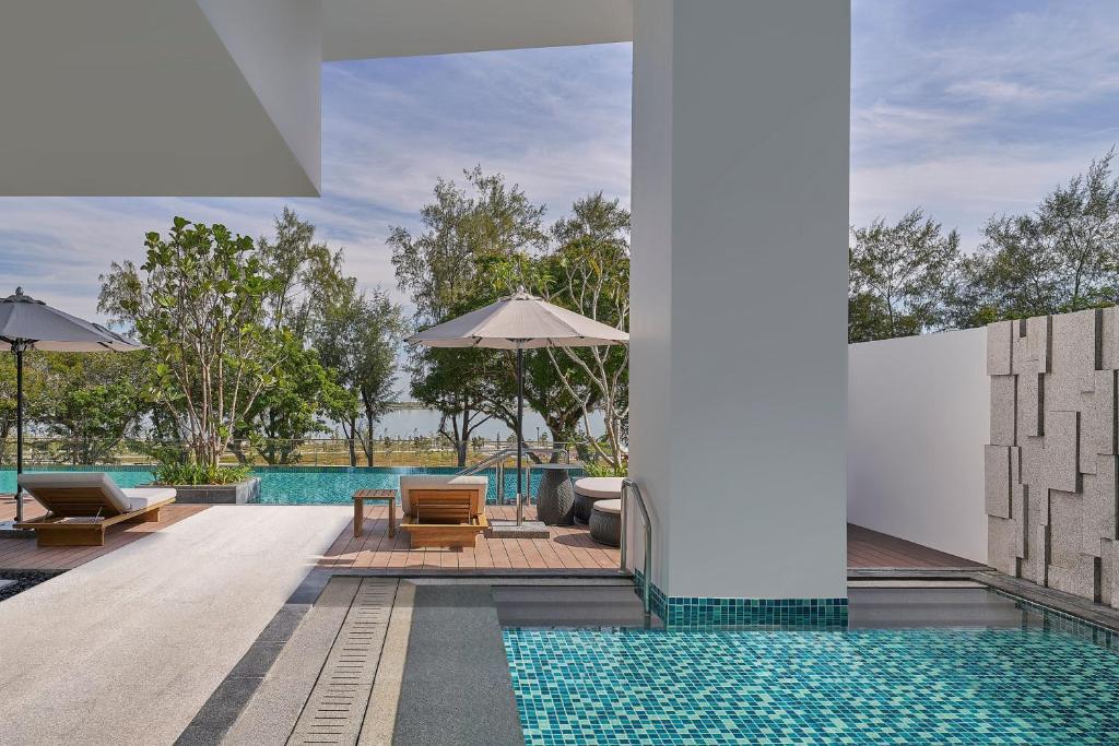 Marriott Executive Apartments의 수영장