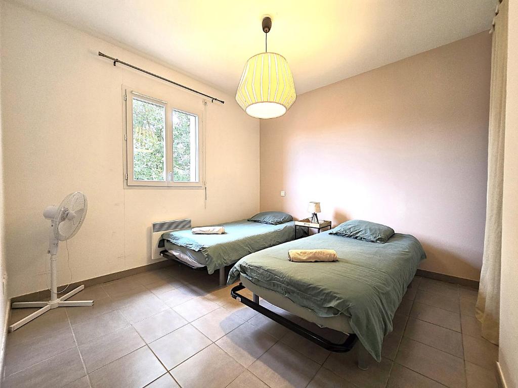 Le Clos Andrée - Charmante maison 8 personnes - 5 lits - Climatisation réversible RDC - Parking 3 véhicules - Garage - Zone Nord Montauban - Terrasse et jardin - 5