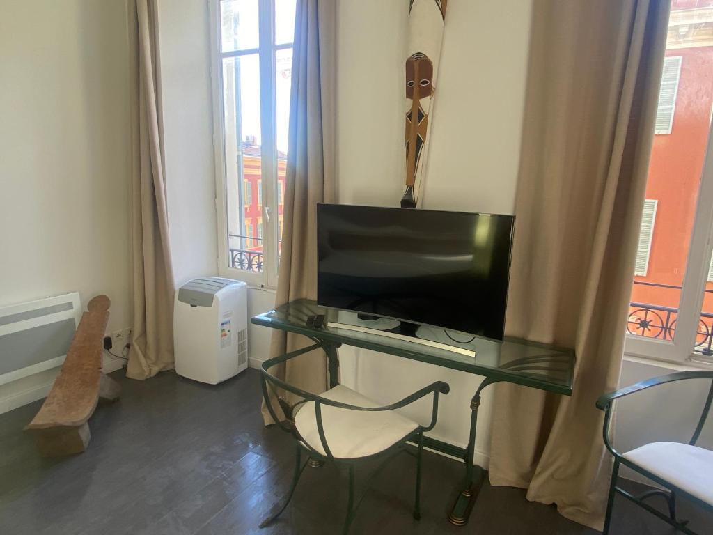 Palais Gioffredo place Massena - 2