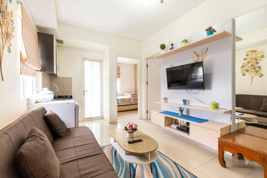 PaRes Apt 2BR Unit 1 by eRJe