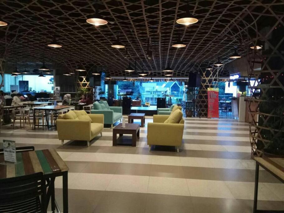 PaRes Apt 2BR Unit 1 by eRJe