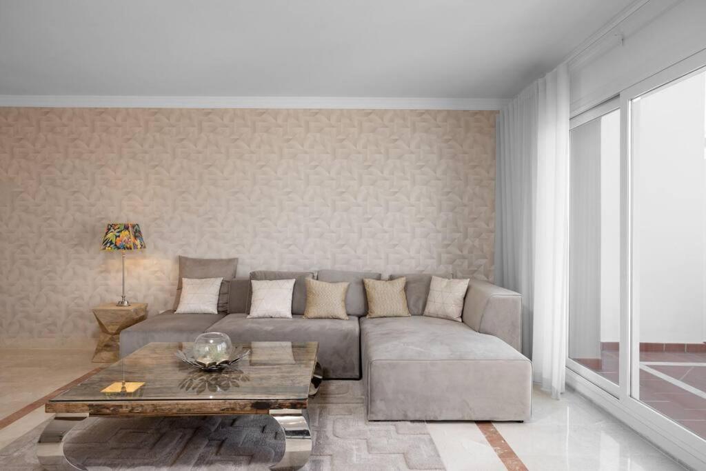 Lovely two bedroom apartment with panoramic sea views - 3