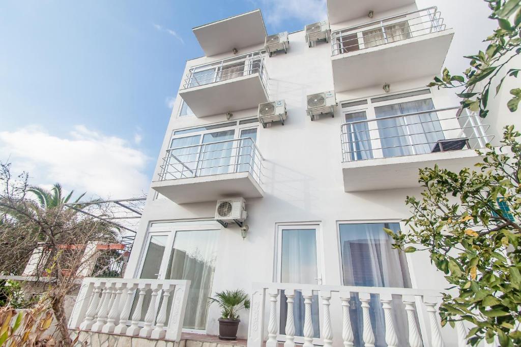 Rooms and Apartments Milana — Hotel in Bar