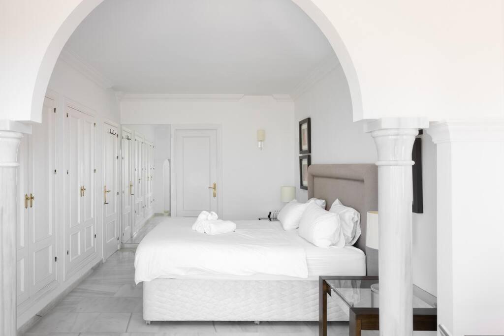 2 Bed apartment in Magna Marbella with sea views - 2